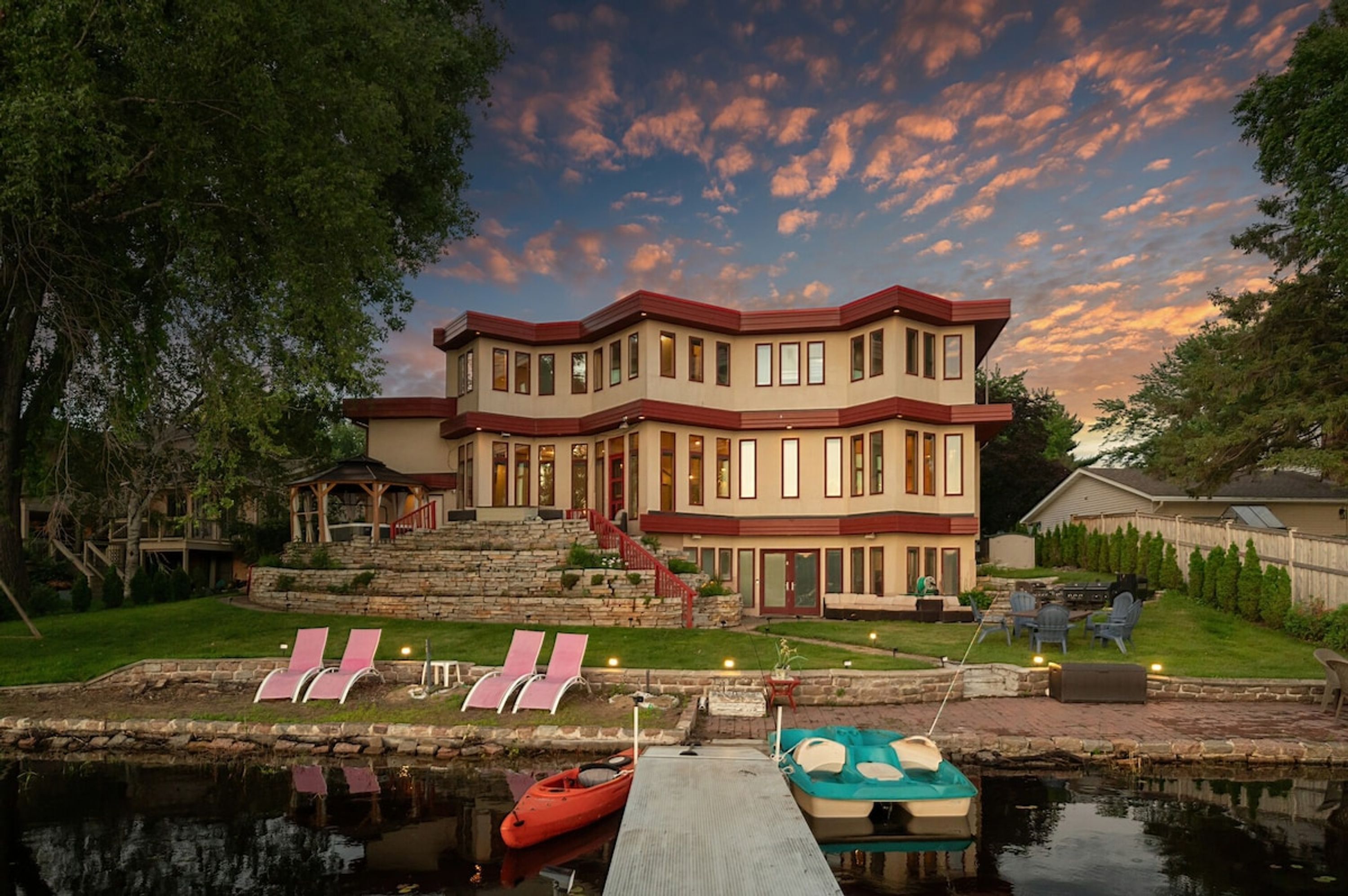 House | 5 bedrooms, desk, Internet