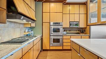 Rumah | 5 kamar tidur, meja kerja, dan internet