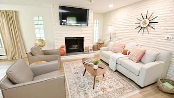 Smart TV, fireplace