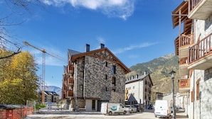 Unclassified image, 3 of 106, button - Natusliving Benasque E (Benasque)