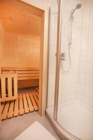 Classic Apartment, 3 Bedrooms | Spa treatment