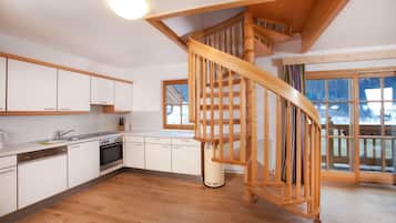 Romantic Apartment, 5 Bedrooms | Private kitchen | Fridge, microwave, oven, dishwasher