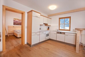 Comfort Apartment, 3 Bedrooms | Dining