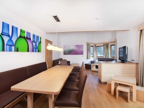 Romantic Apartment, 5 Bedrooms | Dining - Apartment in Wald im Pinzgau With Swimming Pool and Views (Wald im Pinzgau)