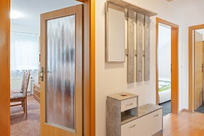 4 svefnherbergi, sérvalin húsgögn, straujárn/strauborð, rúmföt