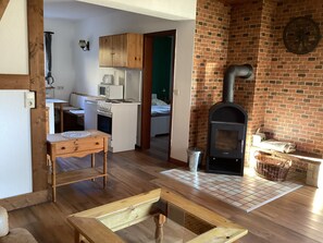 Classic Apartment, 2 Bedrooms | Private kitchen | Fridge, oven, coffee/tea maker, toaster