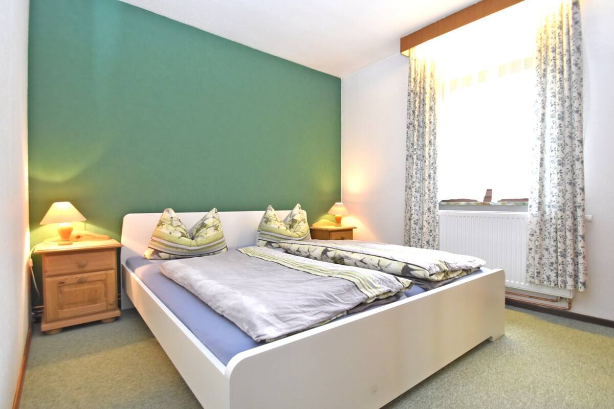 Classic Apartment, 2 Bedrooms | 8 bedrooms, individually furnished, bed sheets