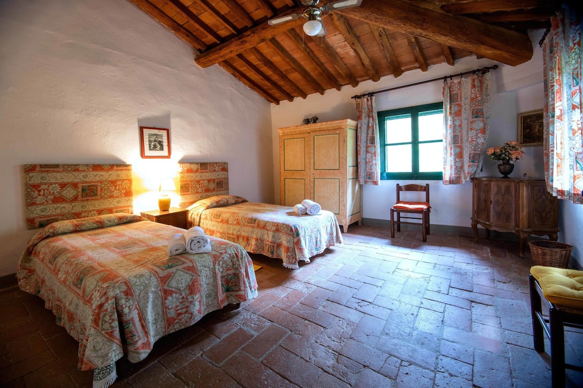 Classic House, 6 Bedrooms | 12 bedrooms, individually furnished, bed sheets