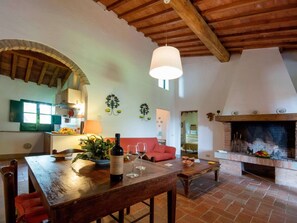 Fireplace - Apartment With Large Garden and Pool on the Hills of Pisa (Peccioli)
