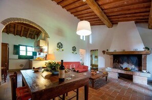 Deluxe House, 3 Bedrooms | Living room