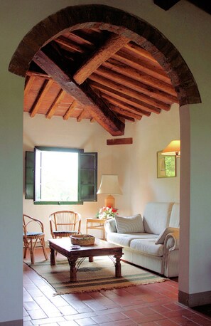 Comfort House, 3 Bedrooms | Living room - Apartment With Large Garden and Pool on the Hills of Pisa (Peccioli)