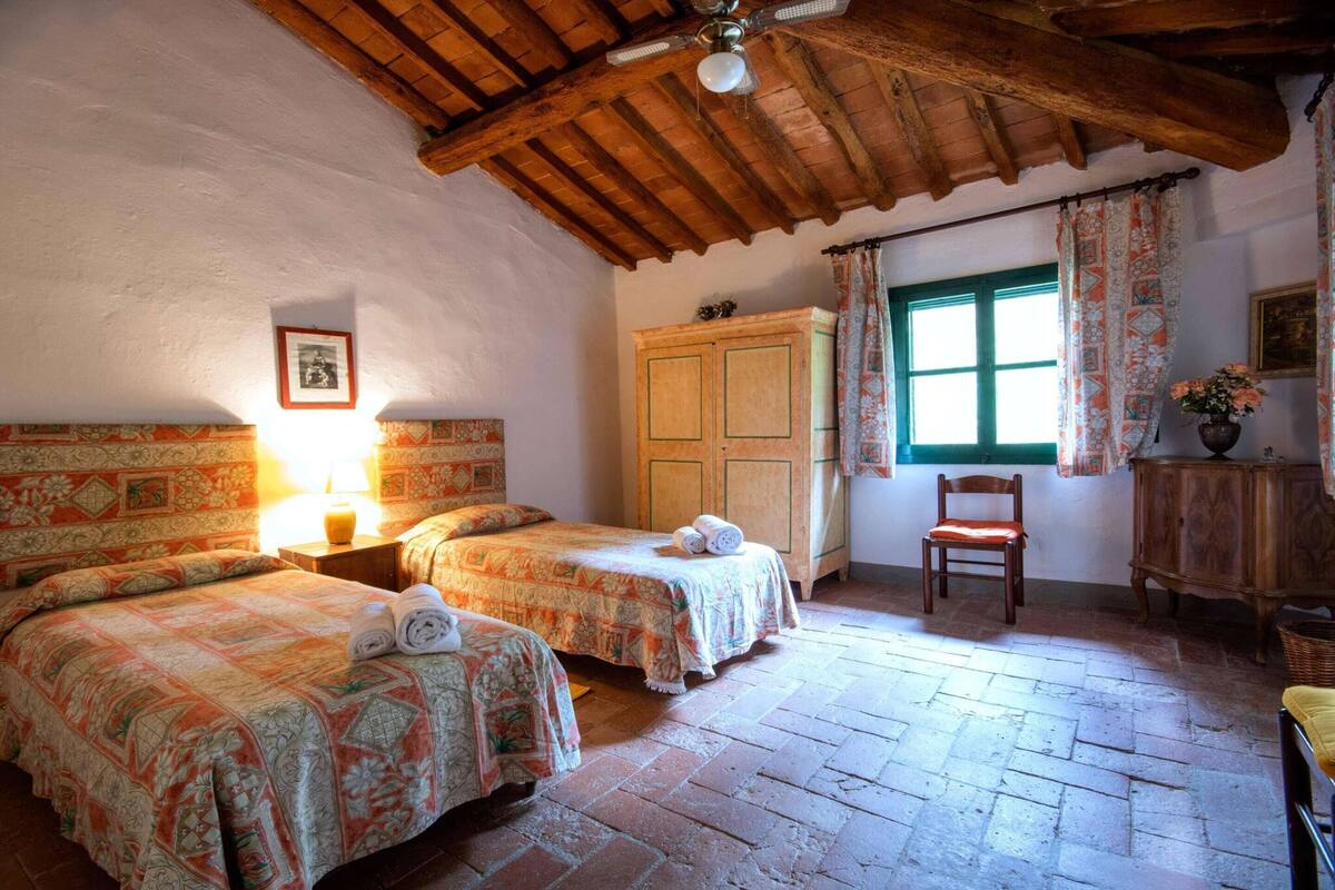 Deluxe House, 3 Bedrooms | 12 bedrooms, individually furnished, bed sheets