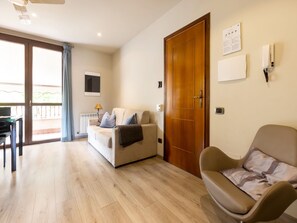 Classic-Apartment, 3 Schlafzimmer | Wohnzimmer