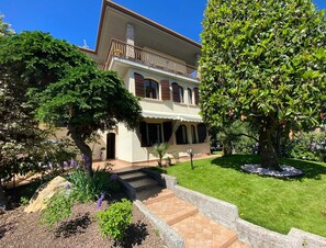Exterior - Seclusive Apartment in Sirmione Near Lake (Sirmione)