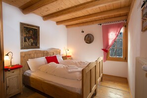 15 bedrooms, individually furnished, bed sheets