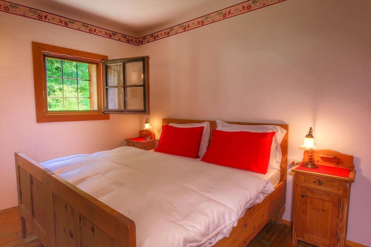 Comfort Cottage, 3 Bedrooms | 15 bedrooms, individually furnished, bed sheets