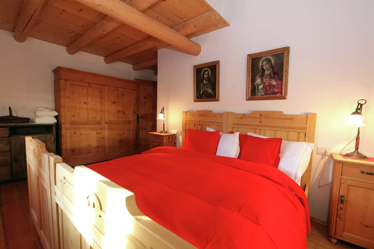 15 bedrooms, individually furnished, bed sheets