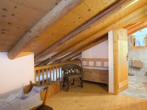 Deluxe Cottage, 3 Bedrooms | Interior