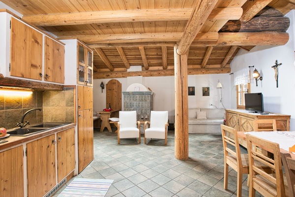 Apartamento clássico, 3 quartos | Cozinha privada | Fogão, lava-louças