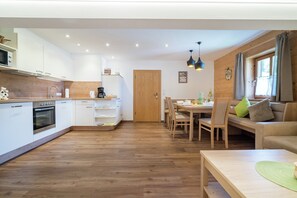 Fridge, oven, coffee/tea maker, electric kettle - Cozy Feel Good Holiday Apartment in Leogang (Leogang)