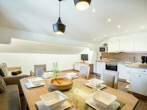 Classic Apartment, 2 Bedrooms | Living room