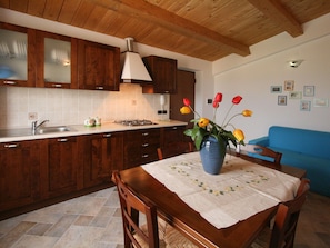Deluxe Villa, 4 Bedrooms | Private kitchen | Fridge, oven, dishwasher, coffee/tea maker - Timeless Villa in Cagli With Garden and Swimming Pool (Cagli)