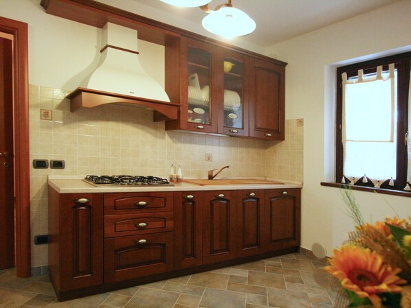 Comfort villa, 2 slaapkamers | Privékeuken | Een koelkast, een oven, een vaatwasser, een koffiezetapparaat/waterkoker