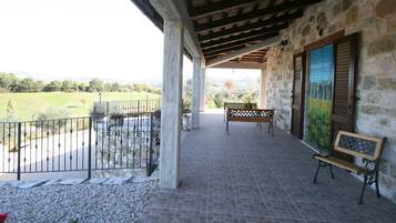 Comfort Villa, 2 Bedrooms | Balkoni