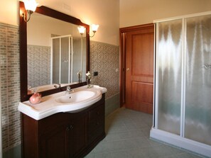 Deluxe-Villa, 4 Schlafzimmer | Badezimmer