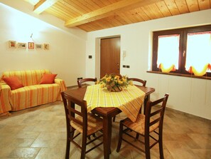 Deluxe Villa, 4 Bedrooms | Living room | Fireplace