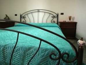 Comfort Villa, 2 Bedrooms | 7 bedrooms, individually furnished, iron/ironing board, bed sheets