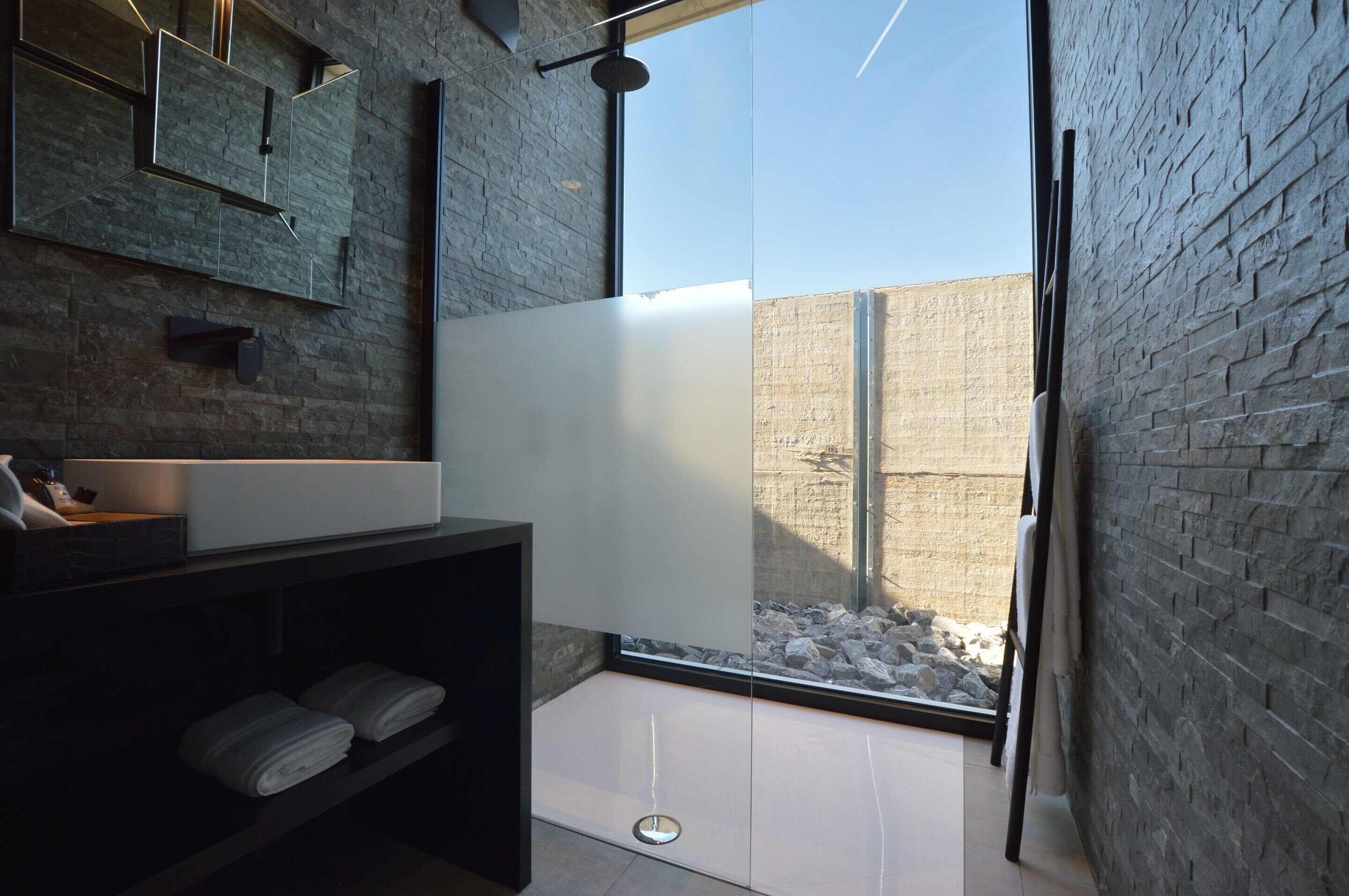 Comfort Villa, 2 Bedrooms | Bathroom | Shower, hair dryer