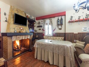 Fireplace - Cosy Holiday Home in Villanueva de Tapia With Garden (Archidona)