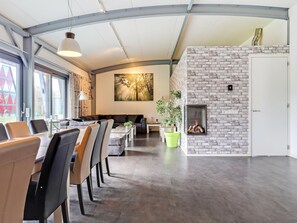 Comfort House, Multiple Bedrooms | Dining