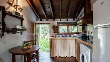 Maison Deluxe, 3 chambres | Cuisine privée | Réfrigérateur, micro-ondes, four, chaise haute
