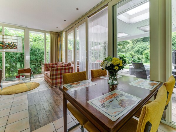 Classic House, 1 Bedroom | Dining - Picturesque Holiday Home in Oldenzaal With Jacuzzi (Oldenzaal)