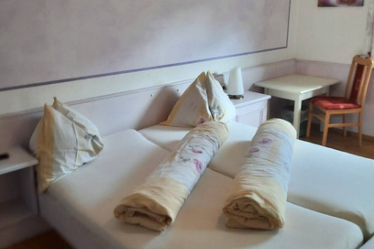Apartamento clássico, 3 quartos | 1 quarto, individualmente mobiliados, roupa de cama