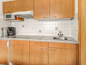 Classic Apartment, 3 Bedrooms | Private kitchen