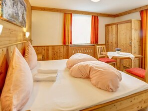 Classic Apartment, 3 Bedrooms - Comfortable Apartment in Langenfeld With ski Storage (Laengenfeld)