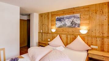 Apartemen Klasik, 3 kamar tidur | 8 kamar tidur dan seprai linen