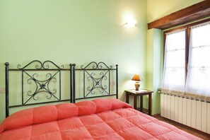 8 slaapkamers, individueel gemeubileerd, beddengoed