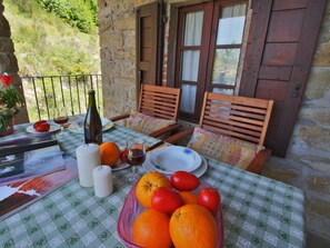 Comfort House, 4 Bedrooms | Balcony - Farmhouse in Apecchio With Swimming Pool, Terrace, Garden (Apecchio)