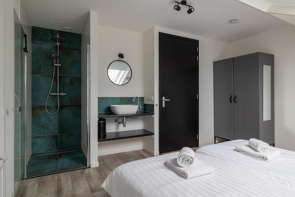 Comfort House, 2 Bedrooms | 7 bedrooms, individually furnished, bed sheets