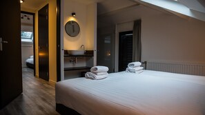 7 bedrooms, individually furnished, bed sheets