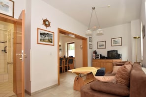Deluxe Apartment, 2 Bedrooms | Living room | DVD player - Beautiful Apartment in Rerik With Garden Near Sea (Rerik)