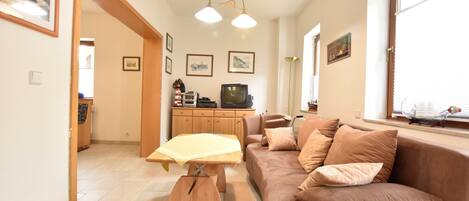 Casa clásica, varias habitaciones | Sala de estar | Un reproductor de DVD