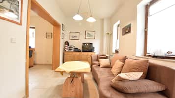 Classic-talo, useita makuuhuoneita | Olohuone | DVD-soitin