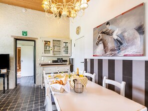 Classic House, 2 Bedrooms | Dining