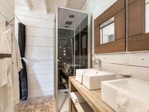 Casa clásica, 2 habitaciones | Baño | Tina