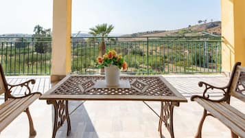 Classic Villa, 3 Bedrooms | Balkoni